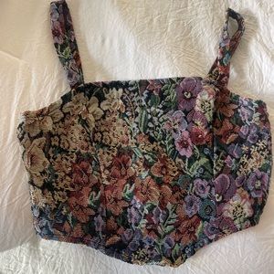 Flower cropped tank top